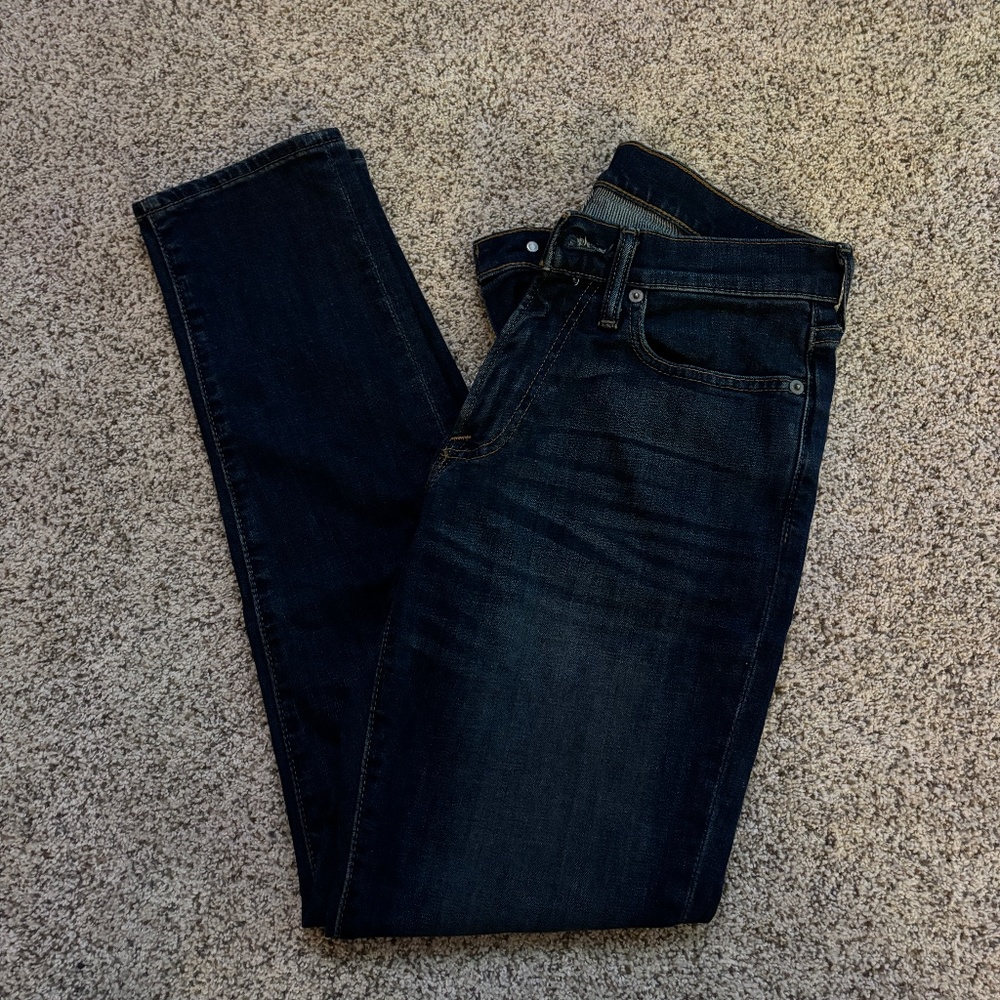 Abercrombie and Fitch Men’s Athletic Skinny Stretch Jeans: Size 29x30